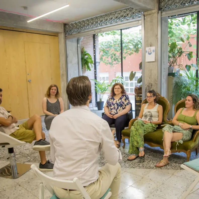 Alumnado de Greatitute trabajando